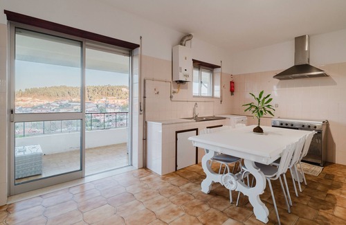 Sao Jorge de Selho House | Holiday Home 'Casa Familiar' with Mountain View, Private Terrace and Wi-Fi