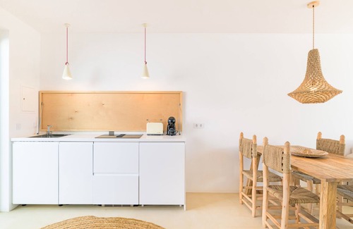 Baiona House | Holiday Home 'Casa 2' with Private Pool, Wi-Fi and Air Conditioning