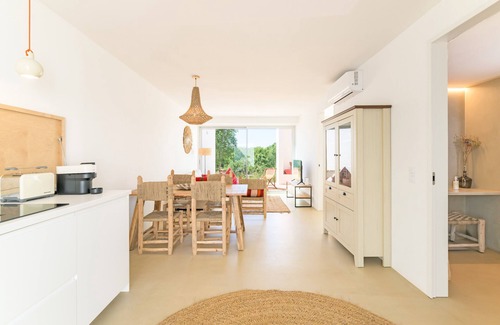 Baiona House | Holiday Home 'Casa 4' with Private Pool, Wi-Fi and Air Conditioning