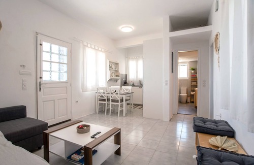 Logaras House | Holiday Home 'Punda Beach Seaside Retreat' with Sea View, Wi-Fi and Air Conditioning