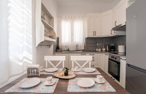 Logaras House | Holiday Home 'Punda Beach Seaside Retreat' with Sea View, Wi-Fi and Air Conditioning