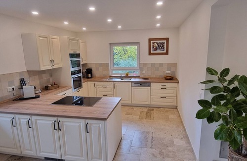 Zulpich House | Holiday Home 'Q1' with Private Terrace, Private Garden and Wi-Fi