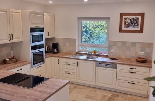 Zulpich House | Holiday Home 'Q1' with Private Terrace, Private Garden and Wi-Fi