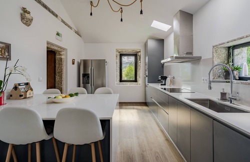 Rossas House | Holiday Home 'Quinta Do Bairro' with Mountain View, Wi-Fi and Air Conditioning