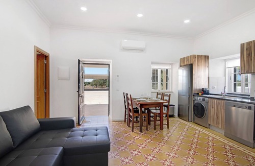Luz de Tavira House | Holiday Home 'Quinta Alegre Tavira T2' with Shared Pool, Wi-Fi and Air Conditioning