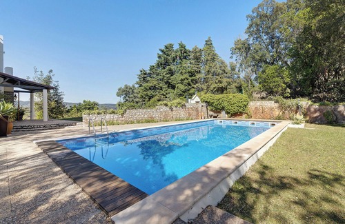 Vila Nogueira de Azeitao House | Holiday Home 'Quinta La Rabide' with Mountain View, Wi-Fi and Air Conditioning