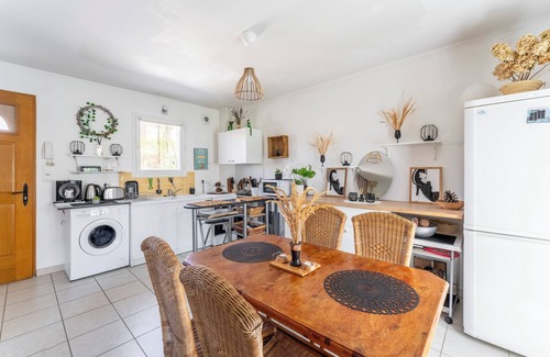 Villes-sur-Auzon House | Holiday Home 'Rayonnante Maison Mont Ventoux' with Private Garden