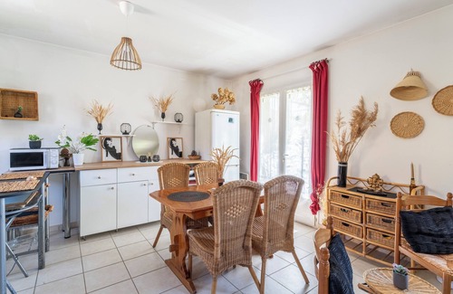 Villes-sur-Auzon House | Holiday Home 'Rayonnante Maison Mont Ventoux' with Private Garden