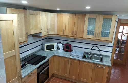 Vila Baleira House | Holiday Home 'Refúgio Dourado' with Mountain View, Private Terrace and Wi-Fi