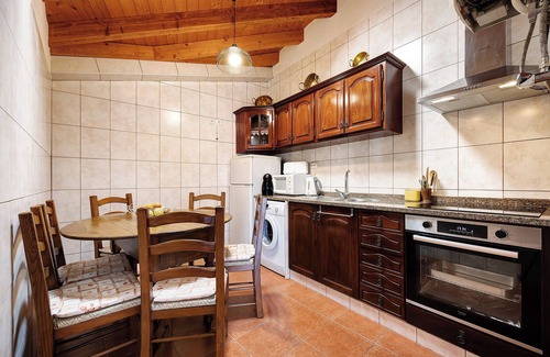 Bordeira House | Holiday Home 'Refúgio Dos Pais' with Private Terrace and Wi-Fi