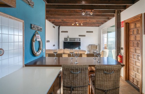Alicante House | Holiday Home 'Refugio De Estrellas' with Mountain View, Wi-Fi and Air Conditioning
