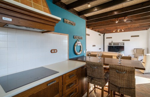 Alicante House | Holiday Home 'Refugio De Estrellas' with Mountain View, Wi-Fi and Air Conditioning