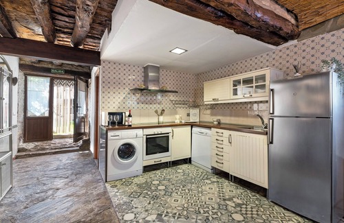 Caldearenas House | Holiday Home 'Regalate Paz 2' with Mountain View, Private Pool and Wi-Fi