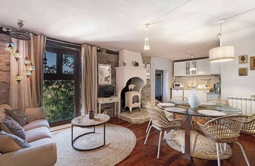 Caldearenas House | Holiday Home 'Regalate Paz' with Mountain View, Shared Pool and Wi-Fi