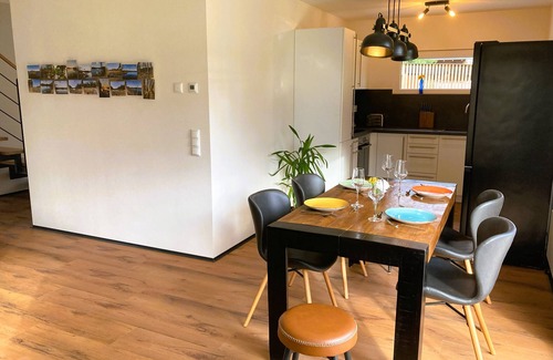 Guggenhausen House | Holiday Home 'Riedloge' with Private Terrace, Private Garden and Wi-Fi