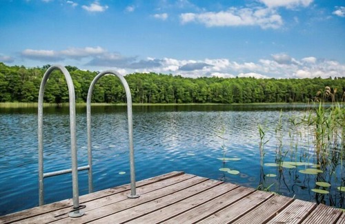 Lekowo House | Holiday home right on the lake with private jetty