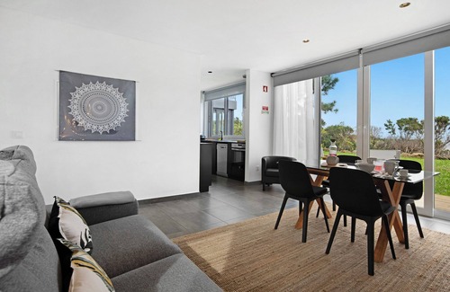 Biscoitos House | Holiday Home "Rocha do Mar 1" with Sea View, Shared Pool & Wi-Fi