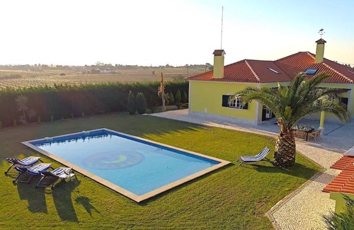 Palmela House | Holiday Home 'Rocha's House' with Private Pool, Private Terrace and Wi-Fi