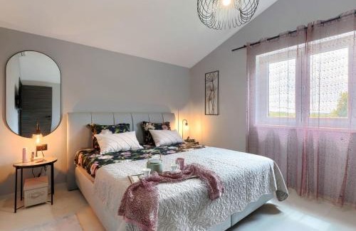 Karojba House | Holiday Home Rokvilla by Interhome