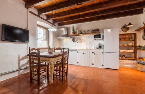 Castellet i la Gornal House | Holiday Home 'Romegosa Benestar' with Mountain Views, Wi-Fi and Air Conditioning
