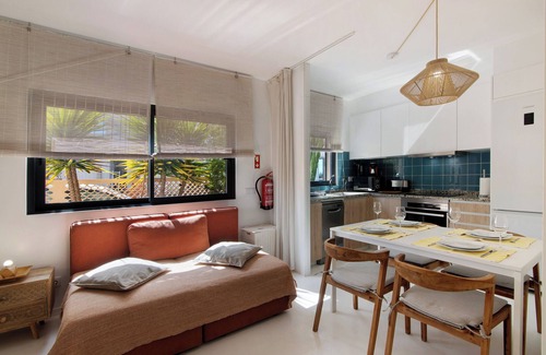 Bernarda House | Holiday Home 'Rooftop Retreat' with Sea View, Wi-Fi and Air Conditioning