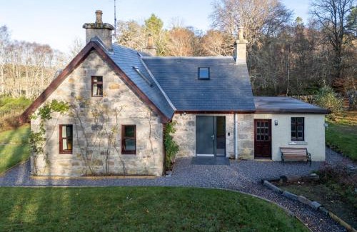 Inverarnie House | Holiday Home Rose Cottage by Interhome