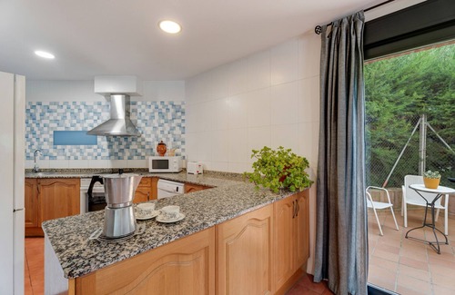 Labata House | Holiday Home 'Sueños De Guara Casa Rural' with Mountain View, Private Pool and Wi-Fi