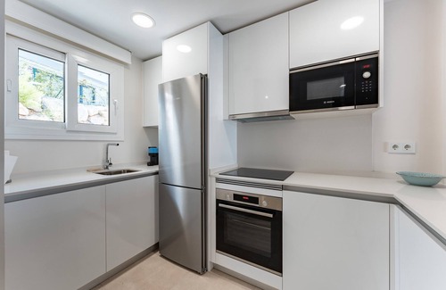 La Cala de Mijas House | Holiday Home 'Serena' with Shared Pool, Wi-Fi and Air Conditioning