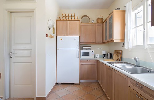 Posidonia House | Holiday Home 'Sophia' with Sea View, Wi-Fi and Air Conditioning