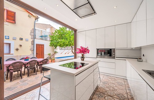 Binissalem House | holiday home Sa llimonera de binissalem, with 6 bedrooms, swimming pool and air-conditioning