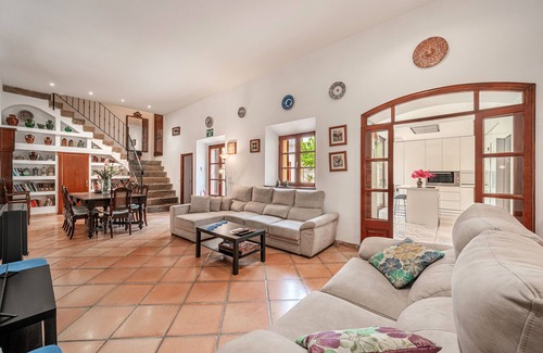 Binissalem House | holiday home Sa llimonera de binissalem, with 6 bedrooms, swimming pool and air-conditioning