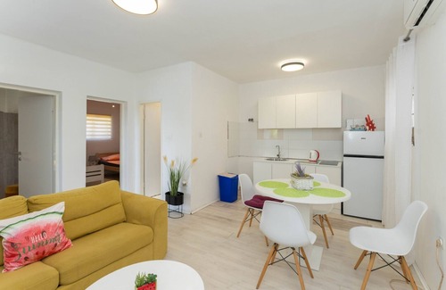 Gornji Karin House | Holiday Home Sanda - Four Bedroom Holiday Home with Terrace