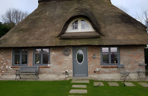Zennhusen House | Holiday Home 'Schäferhaus' with Private Terrace, Shared Garden and Wi-Fi