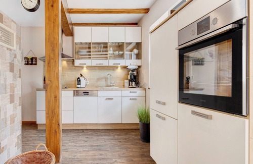 Lauenburg an der Elbe House | Holiday Home 'Scheffler' with Private Terrace, Private Garden and Wi-Fi