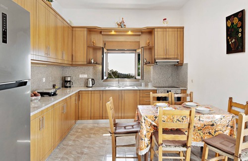 Zia House | Holiday Home 'Serenity House' with Sea View, Wi-Fi and Air Conditioning