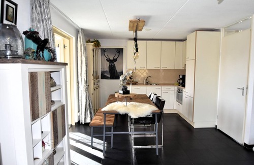 Municipality of Nissewaard House | Holiday Home Simonshaven by Lake Beach