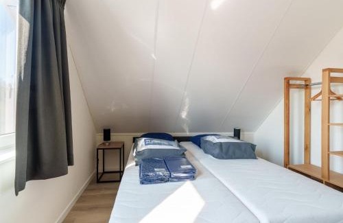 Municipality of Nissewaard House | Holiday Home Simonshaven near Lake Beach