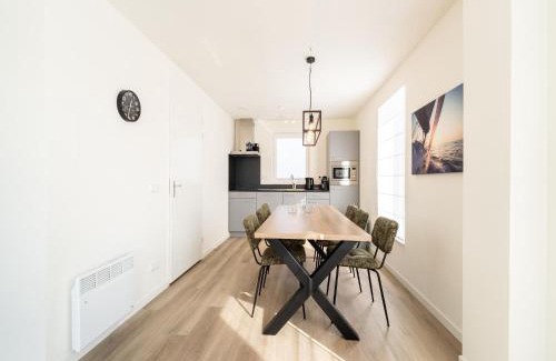 Municipality of Nissewaard House | Holiday Home Simonshaven near Lake Beach