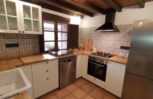 Pivierda House | Holiday Home 'Sira' with Mountain View, Private Terrace and Wi-Fi