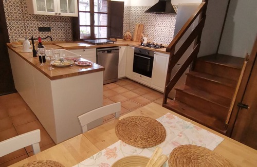Pivierda House | Holiday Home 'Sira' with Mountain View, Private Terrace and Wi-Fi