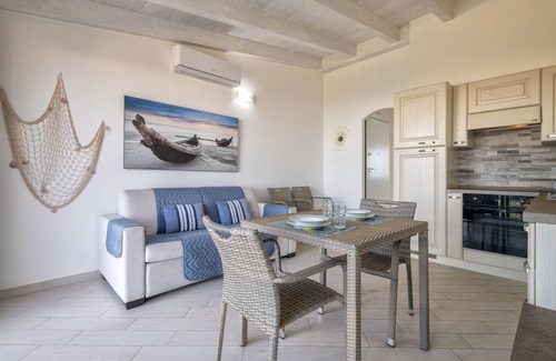 Paduledda House | Holiday Home 'Sky View' with Sea View, Shared Pool and Air Conditioning
