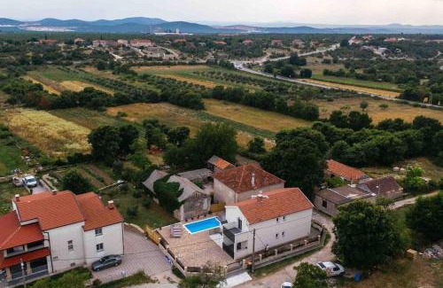 Benkovac House | Holiday Home Sofia - quiet village&quick highway close to Biograd na Moru and Zadar