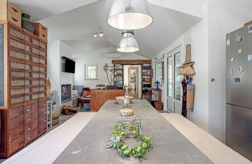 Olbia House | Holiday Home 'Sogno Sperduto In Sardinia' with Mountain View, Wi-Fi and Air Conditioning