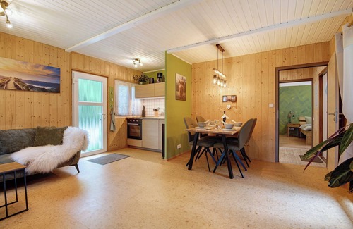 Neubau House | Holiday Home 'Sonnenpark 44' with Lake View, Private Terrace and Wi-Fi