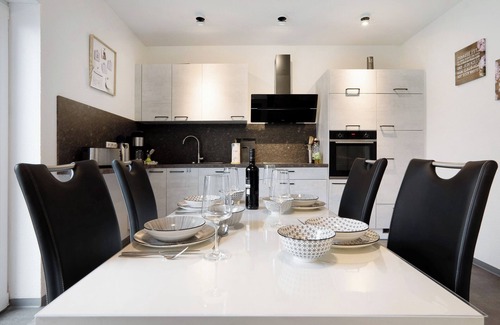Geeste House | Holiday Home "Speicherhäuschen Maren" with Private Terrace & Wi-Fi