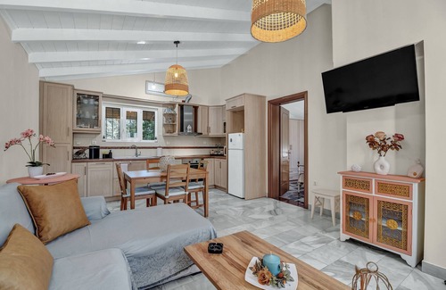 Kalligoni House | Holiday Home 'Stella's House' with Private Terrace, Wi-Fi and Air Conditioning