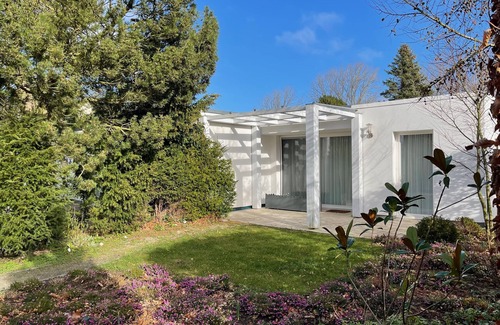 Diedrichshagen House | Holiday Home 'Strandgut' with Private Terrace, Private Garden and Wi-Fi