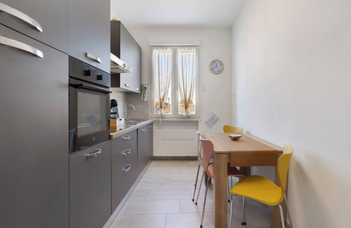 Pavia House | Holiday Home 'Suite Ponte Vecchio' with Wi-Fi and Air Conditioning