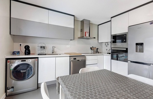 Seixal House | Holiday Home 'Sunset' with Private Pool, Wi-Fi and Air Conditioning