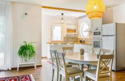 Balatonoszod House | Holiday Home Sunstreet by Interhome